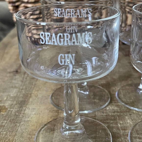 Set of 4 Clear Seagrams Gin Stemmed Glasses with White Print - Picture 10 of 11